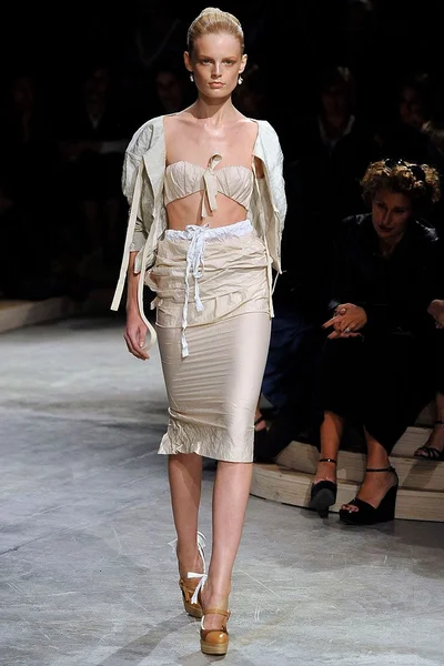 Look 15